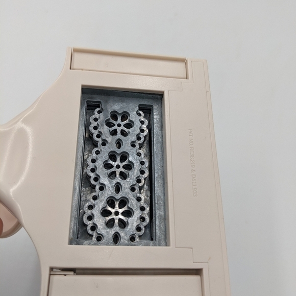 Martha Stewart Floral Lace Edge Paper Punch - Picture 4 of 5